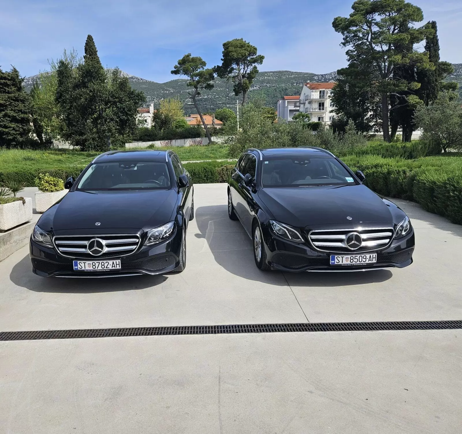 Split Taxi vs. Shuttle vs. Private Transfer: Which One Is Right for You? - Taxi Transfer Split Airport  